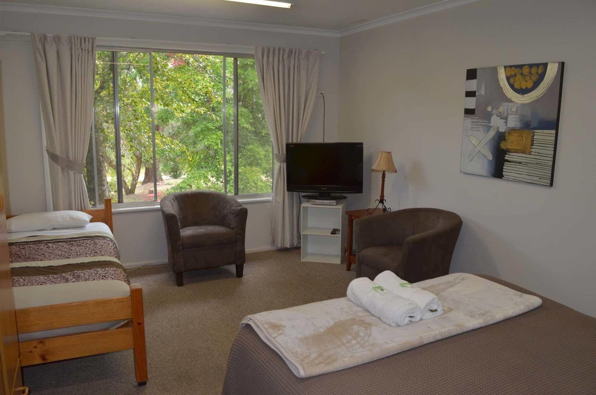 Alpine Riverside Cottages Porepunkah Ngoại thất bức ảnh